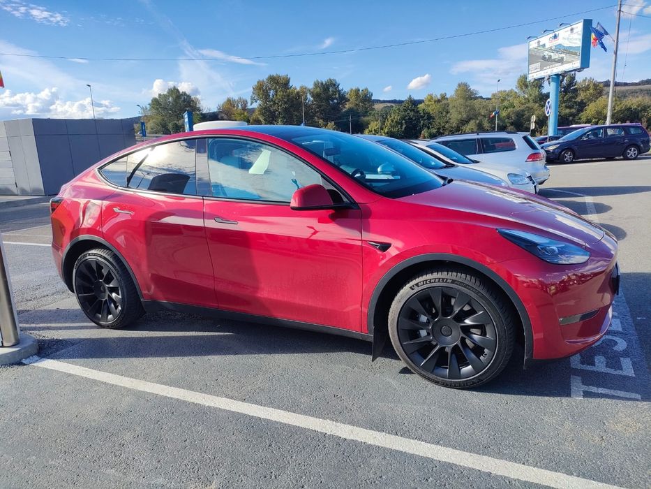 Vand tesla model Y 2023,. 40000km ,dual motor, long range
