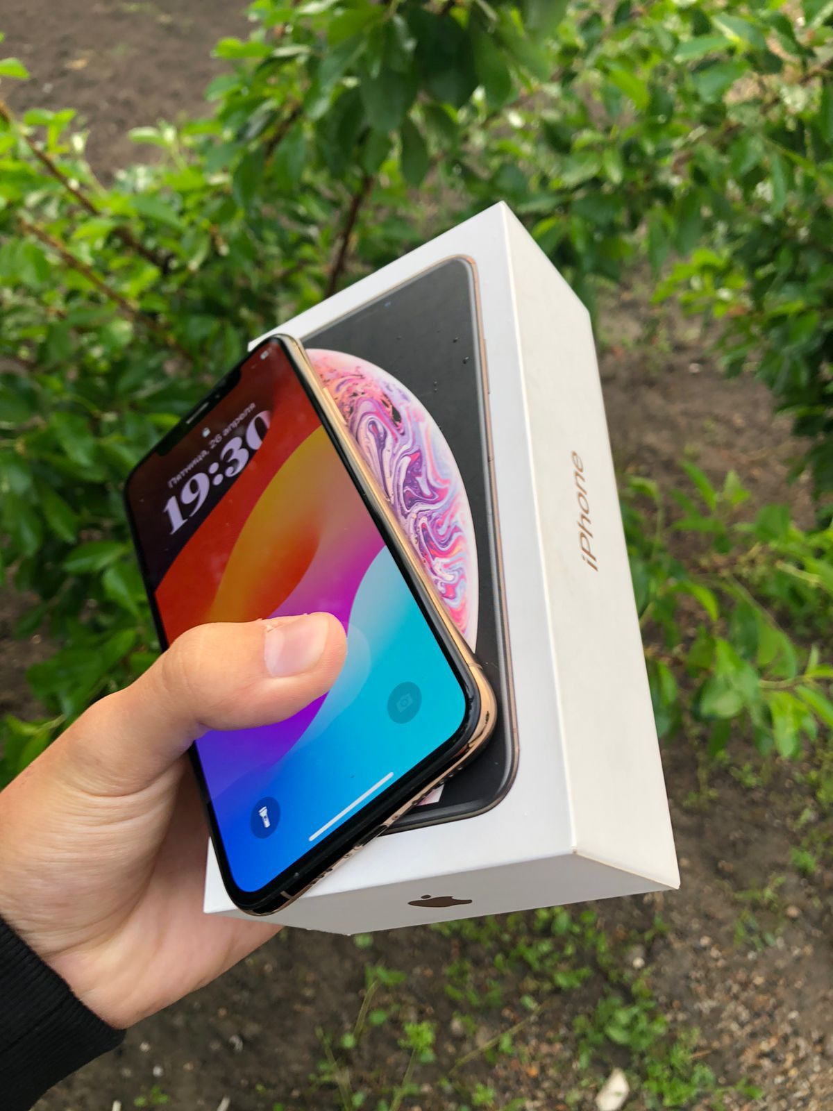 Продам iPhone XS