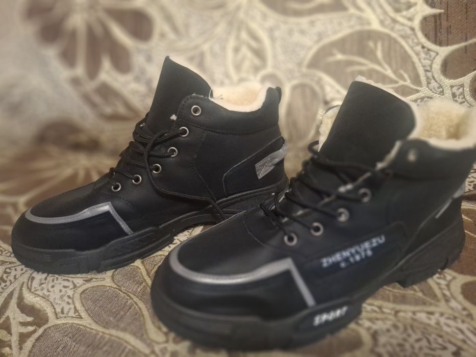 Продам зимние кроссовки