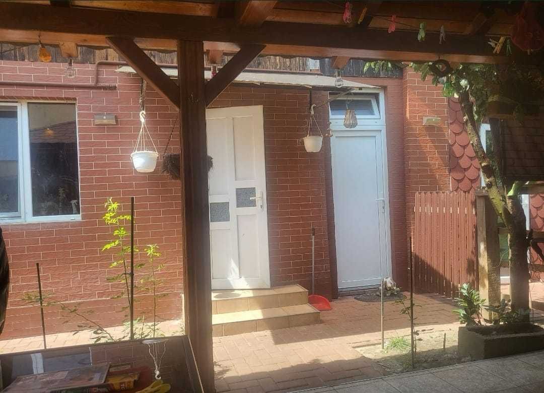 De vanzare casa cu 3 camere, str. George Bacovia