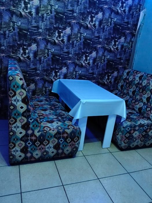 Продается диван и стол