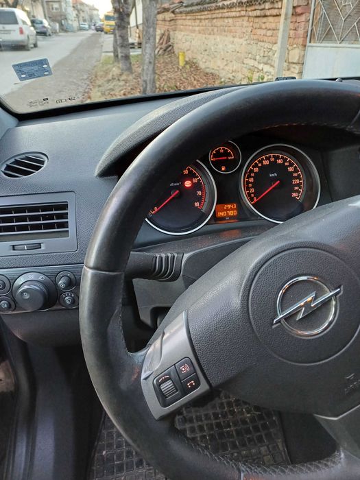 Продавам ОпелАстра H газ-бензин 1.6 105 к.с