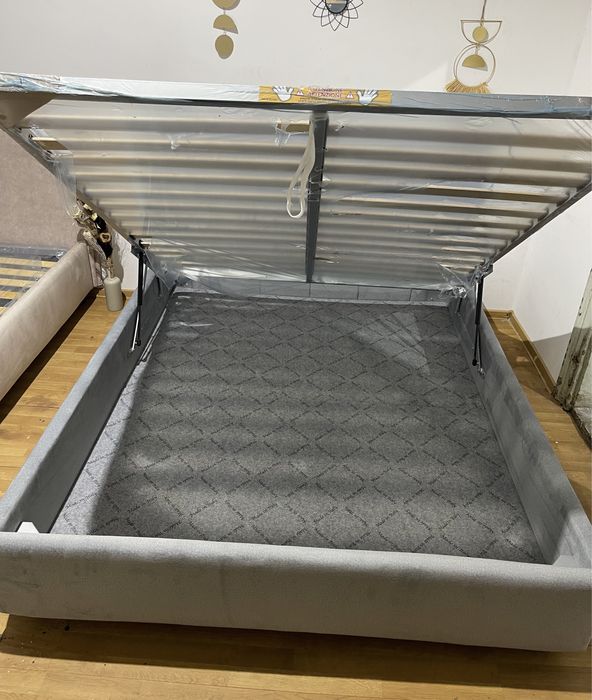 Pat tapitat cu somiera rabatabila