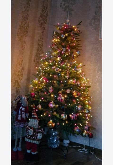 Гирлянды на ёлку.