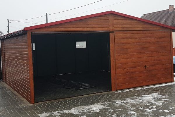Garaj pe structura metalica si panouri sandwich 6 x 6m