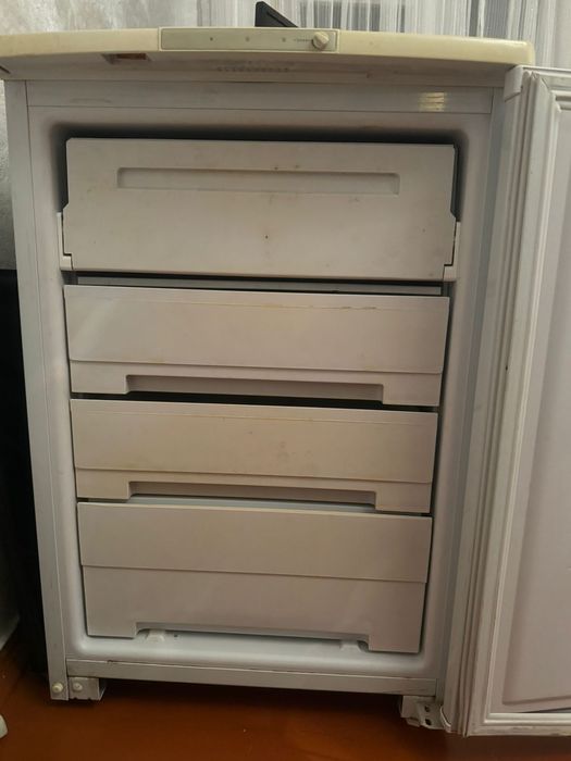 Продам морозильную камеру