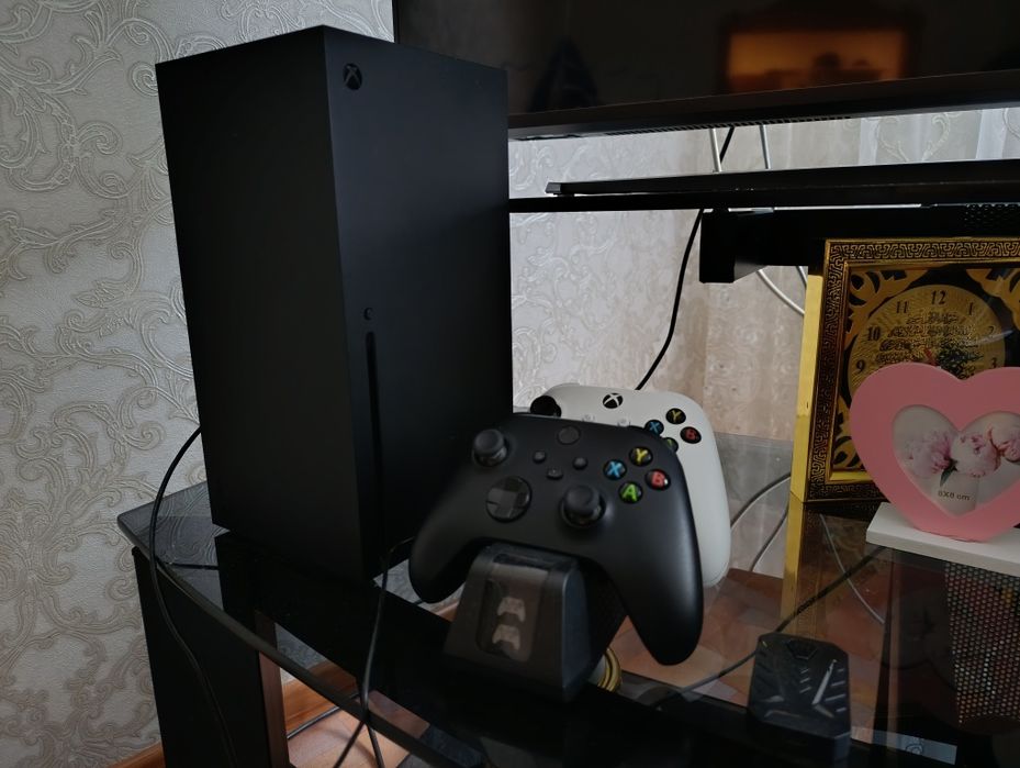 Xbox Series x с полным комплектом в описании