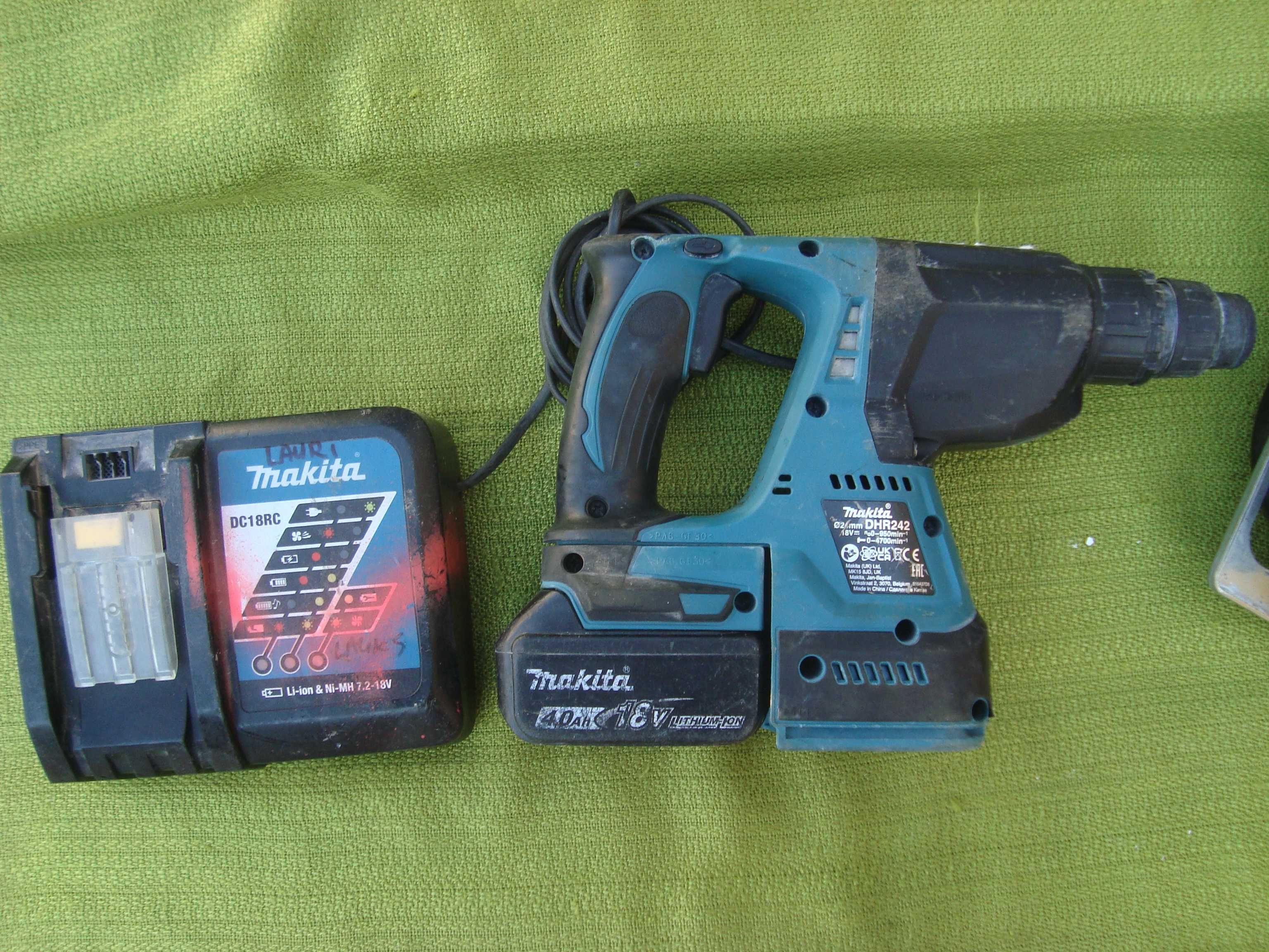 rotopercutor makita dhrr242  acumulator 18v   masina de gaurit 700 lei