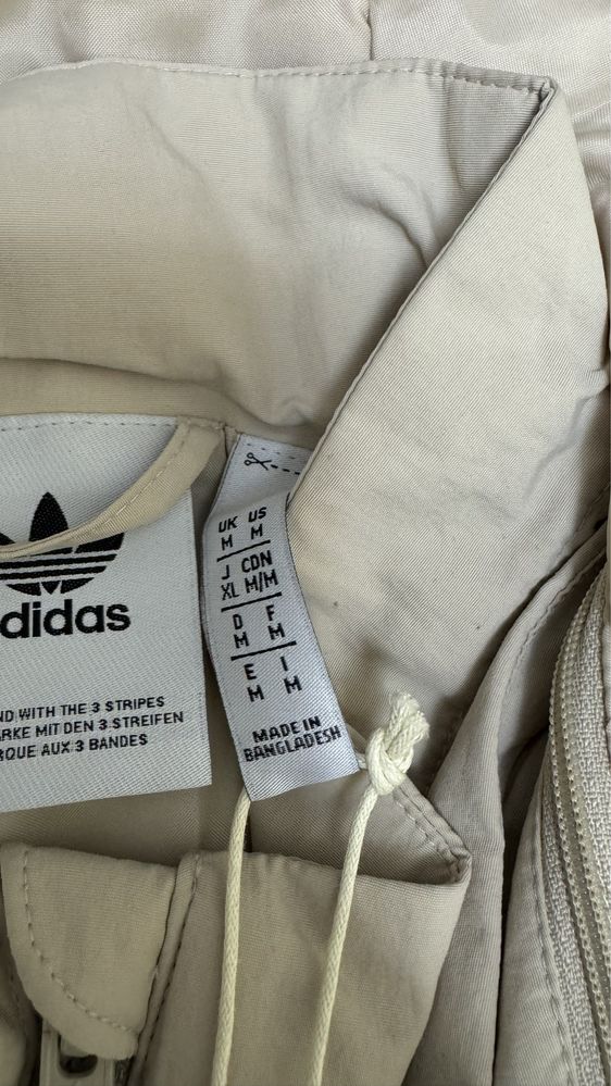 Vesta Adidas barbateasca noua cu eticheta