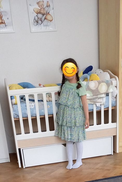 Pătuț pentru bebe cu sistem de legănare