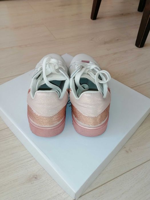 Маратонки в отлично състояние 38 номер