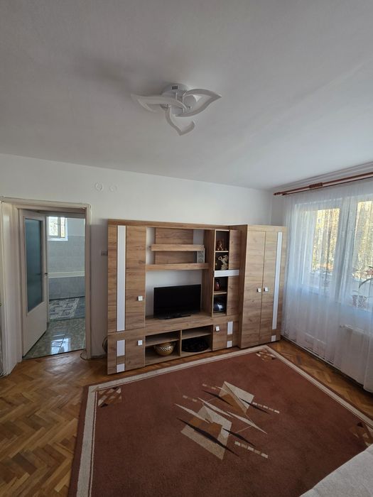 Inchiriez apartament cu 2 camere strada uniri
