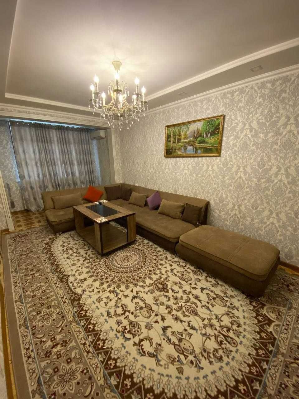 метро М.Улугбек Чил-2 кв-л 3//2//4 балкон 1.5х3
