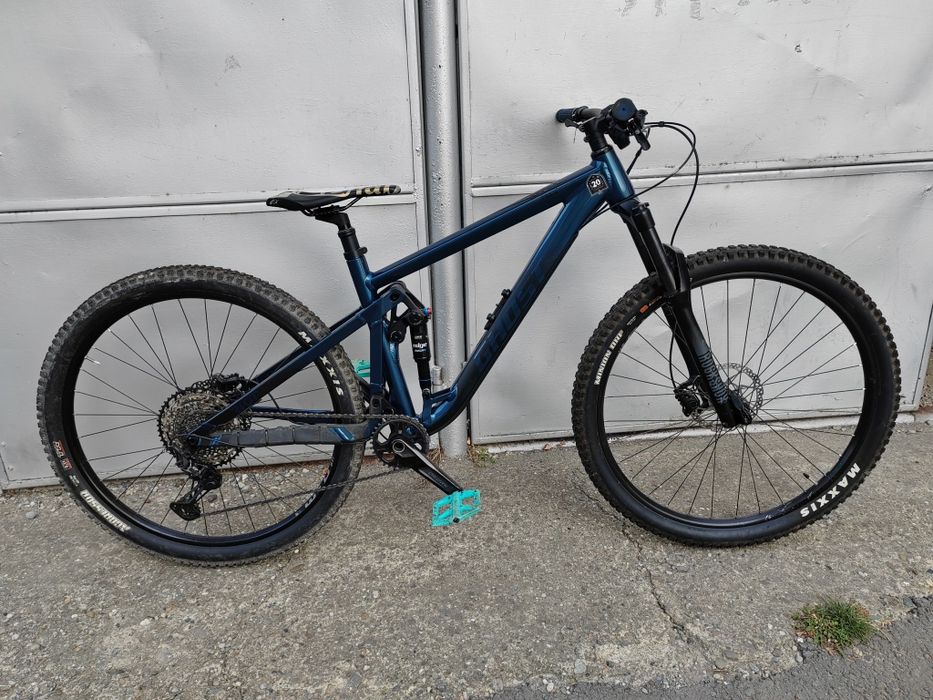 Bicicleta full suspension Ghost riot 2023 si un Ghost Slamr 4.9
