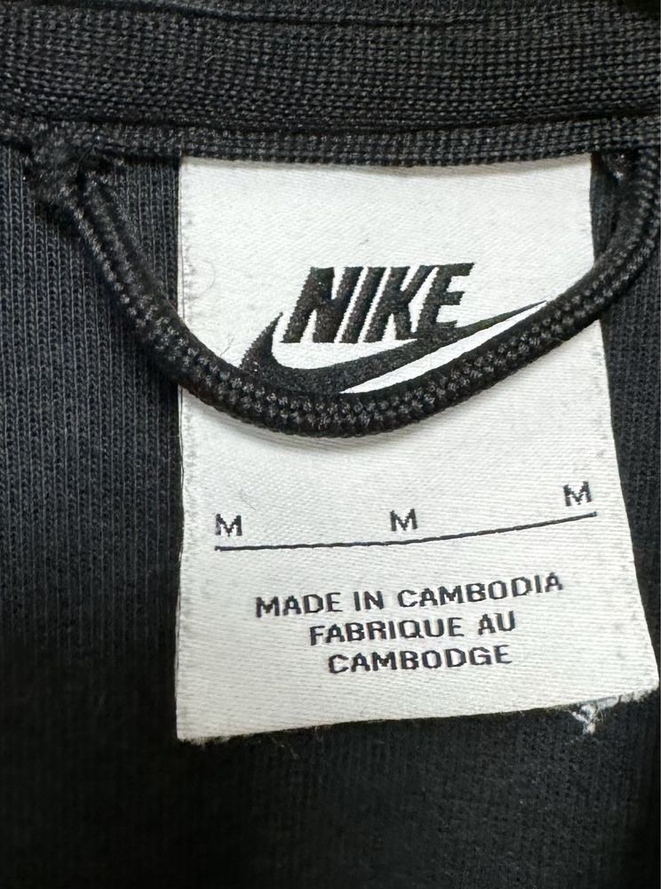 Оригинален сутшърт Nike tech fleece, M размер