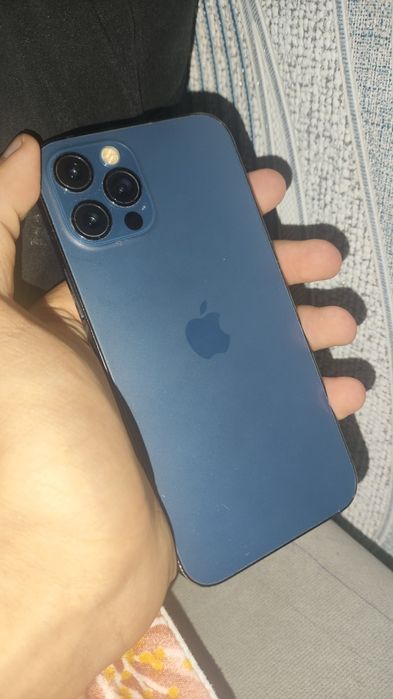 iPhone 12 pro заблакирван