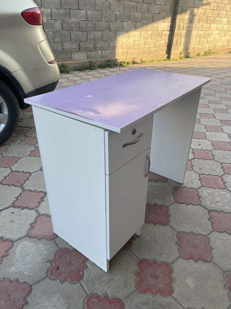 Продается стол для маникюра и т.д