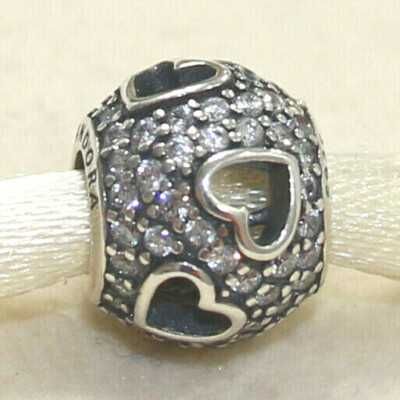 Pandora Talisman inimioare cu structură dantelată, pret excelent!