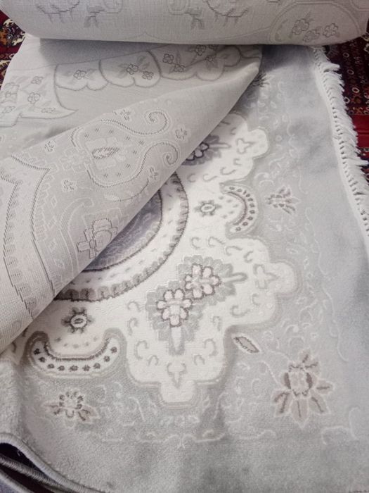 Продается новый ковёр шерстяной размер 4/7