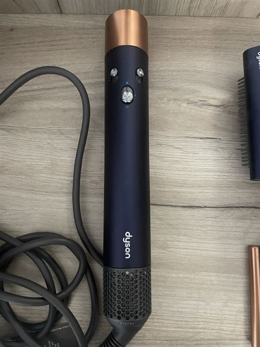 Маша Dyson Airwrap