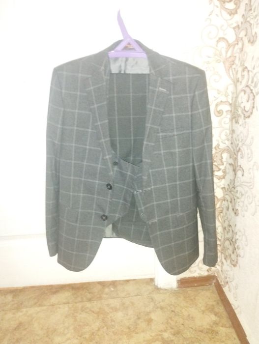 Продается костюм классический размер 48 почти новый в хорошем состояни