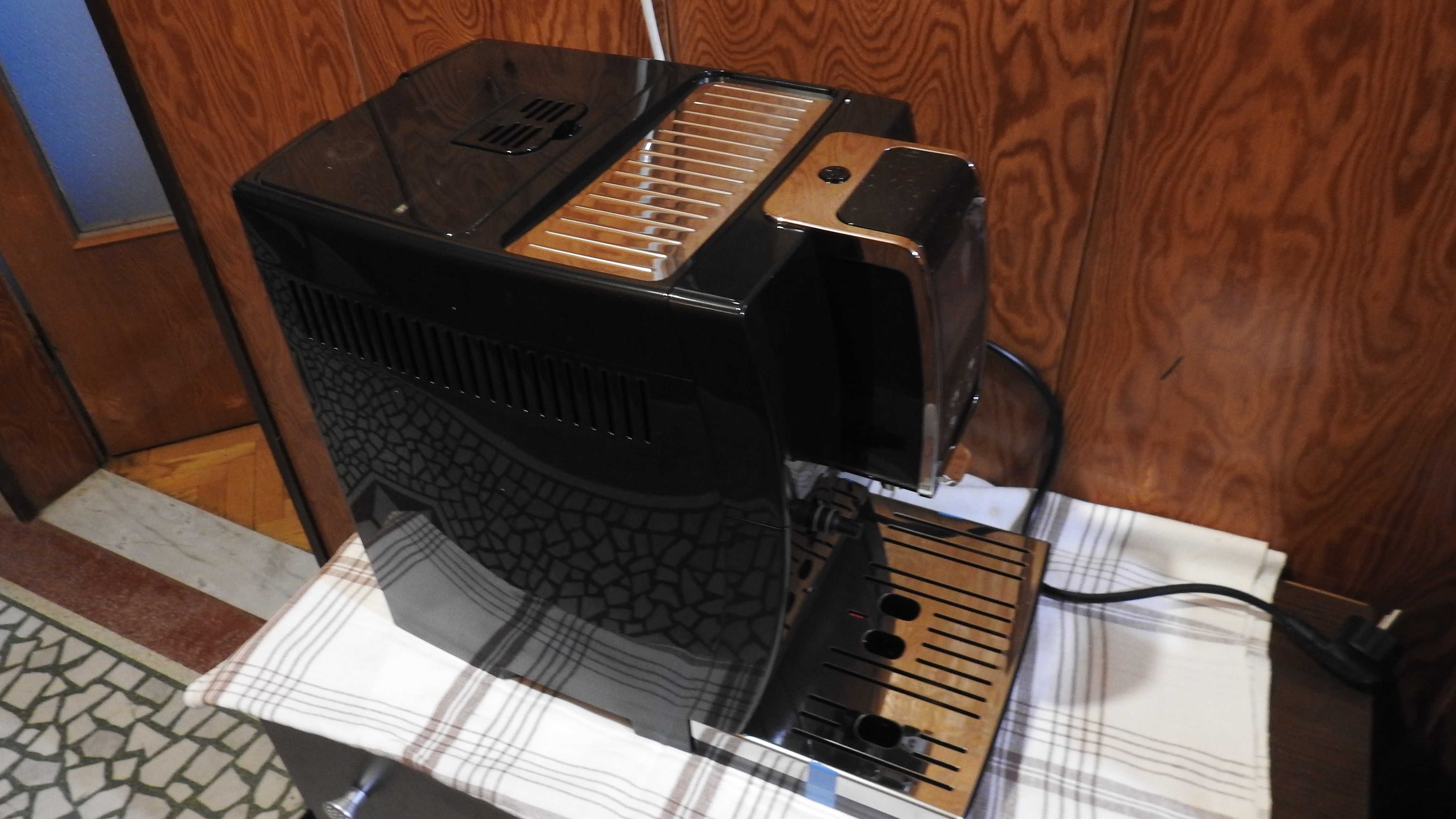 Кафемашина DeLonghi Dinamica Plus ECAM 370.70.B