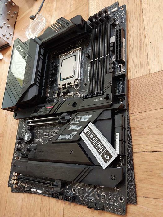 Intel Core 13900KF + Asus ROG StriX Z690-F Gaming Wi-Fi DDR5