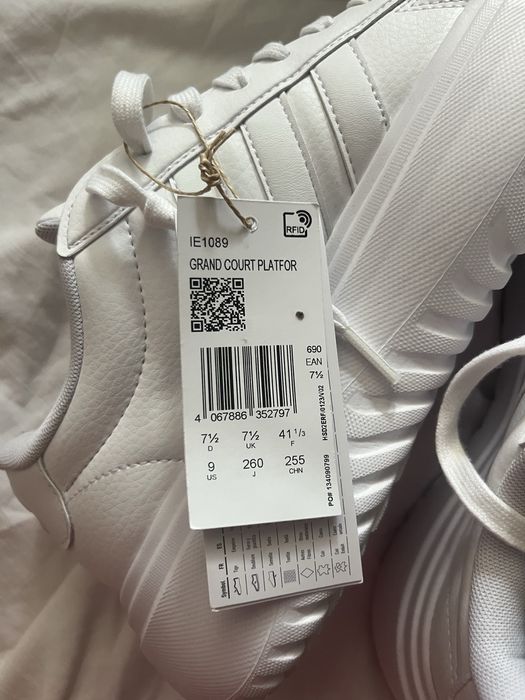 ЧИСТО НОВИ! Дамски кецове Адидас