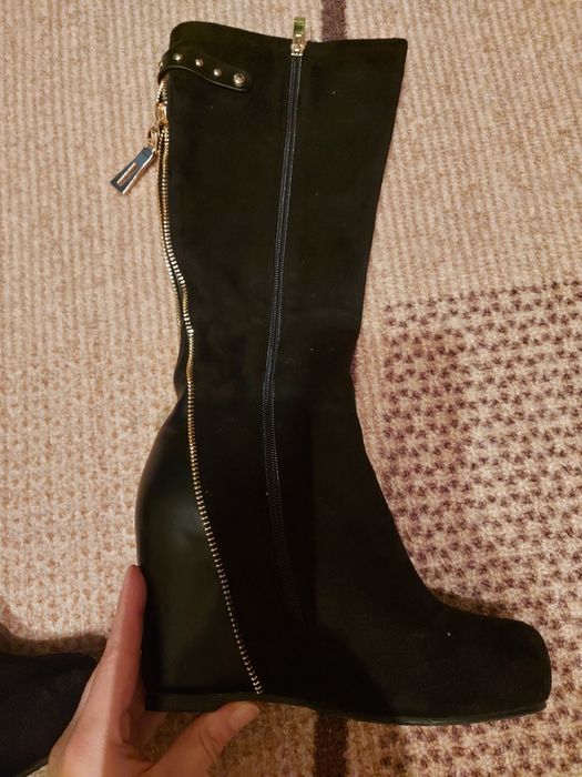 Дамски велурени ботуши