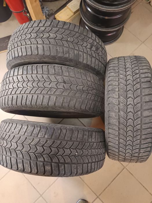Vând set anvelope iarna 205/55/16
