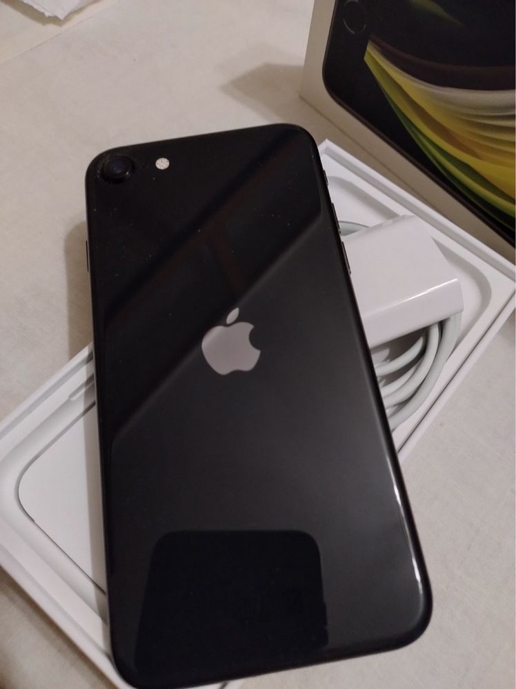 Iphone se 2020 64gb- като нов