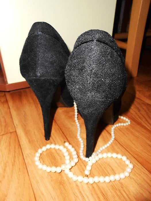 НОВИ! Дамски черни обувки с ток Мегияс