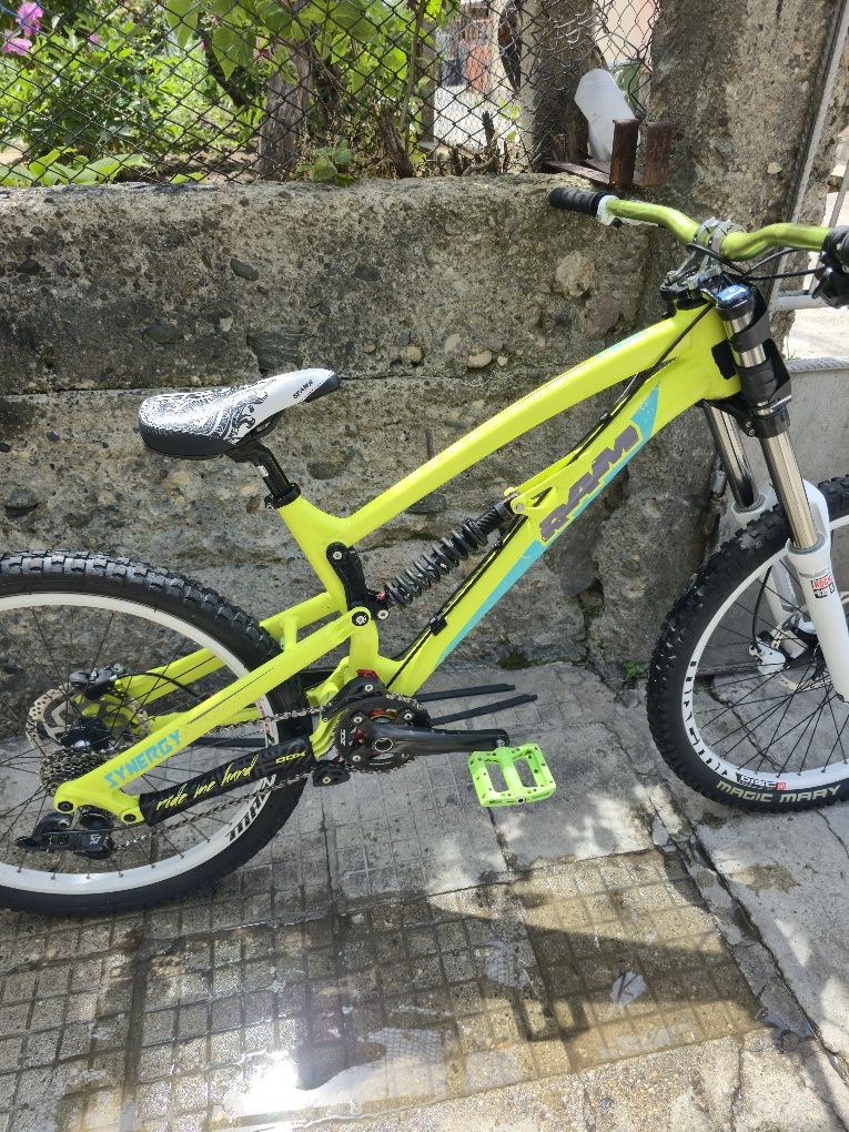 Ram Synergy 26 цола DH bike 1x9 скорости Rockshox Boxxer вилка 200mm.