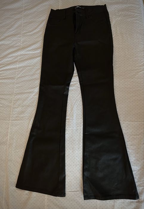 Pantaloni de piele/blugi evazati