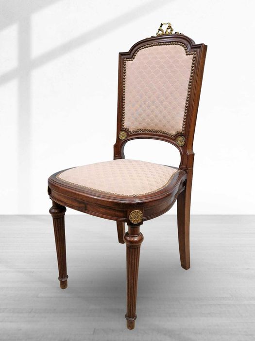 Трапезна дъбова маса с интарзия и фини метални орнаменти