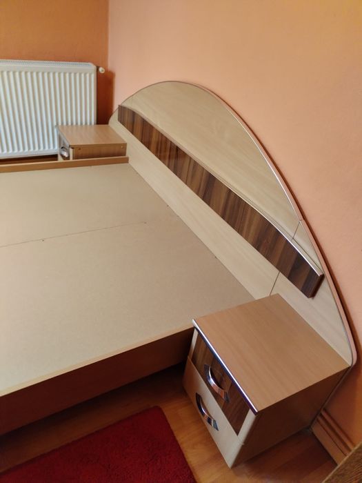 Vând pat 140x200,bicolor din pal