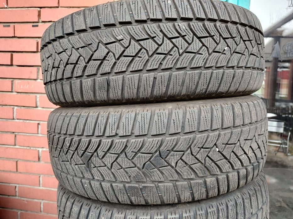 Продавам 4 зимни гуми 205/60/16 Dunlop