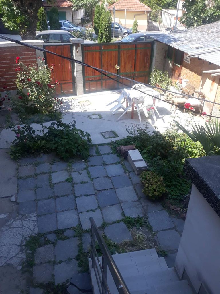 Продава се Тристаен апартамент в Пловдив, Гагарин - 80 кв.м за 1938 €/кв.м - Снимка #1