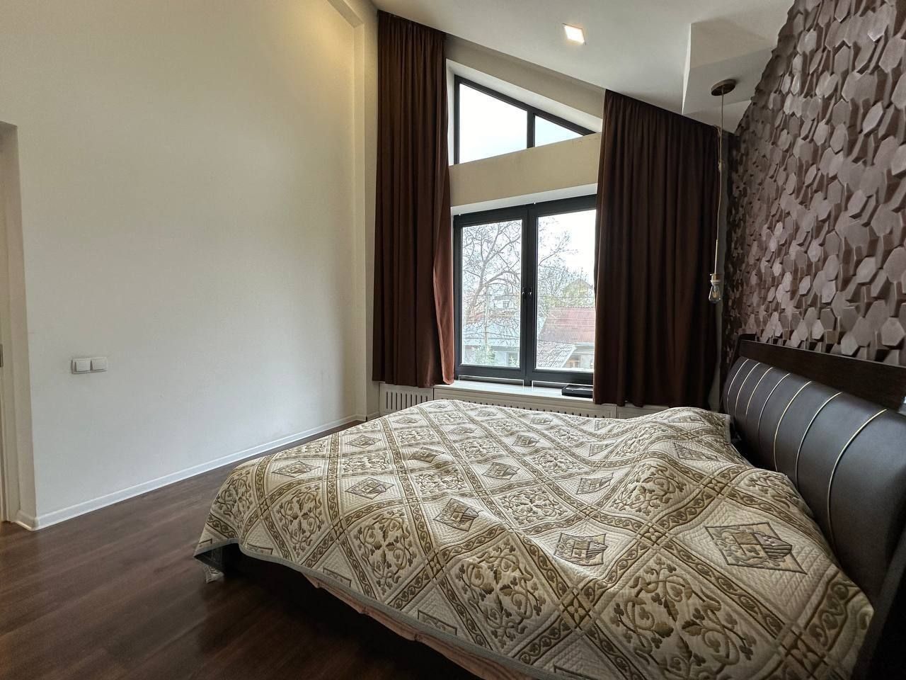 Продается Евродом 5 комнат, ор-р: ул. Циолковского, 200м²