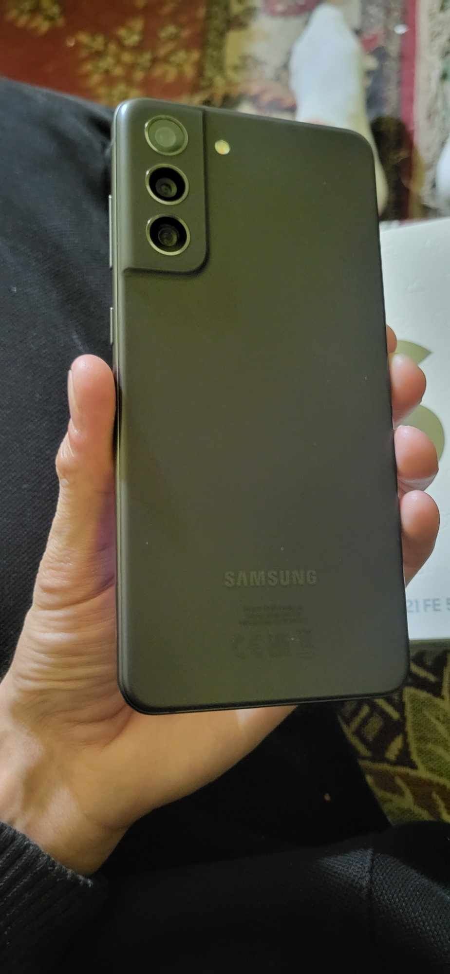 Vând telefon Samsung s21 FE telefonul este nou în stare foarte bună