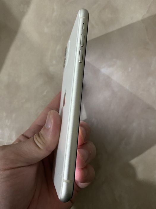 Айфон 11    64гб