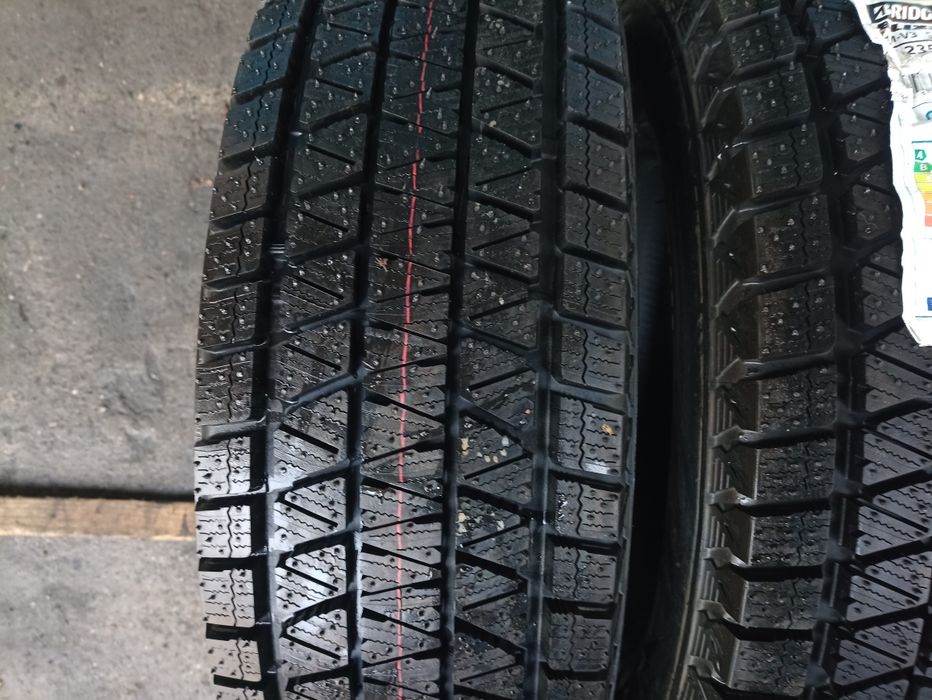 2 anvelope NOI de iarna Bridgestone 235/70 R16 dot 1220