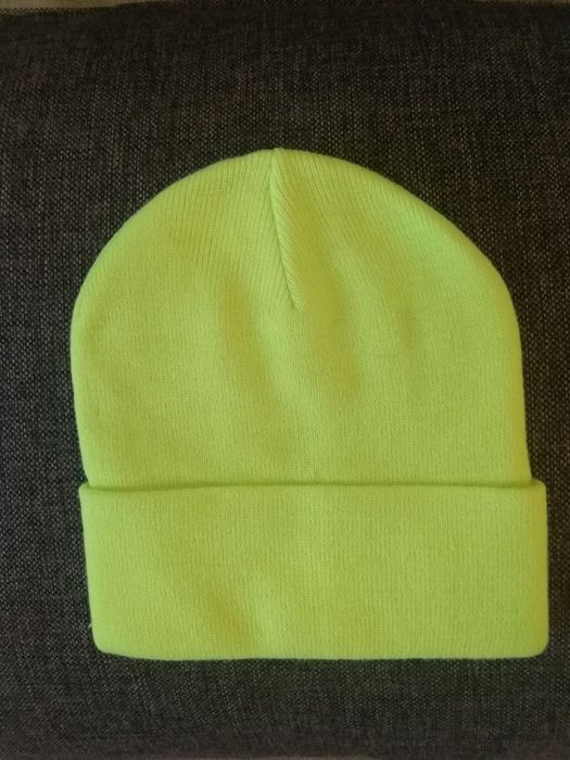 Продается шапка салатового цвета