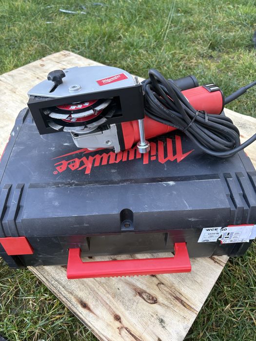 Masina de frezat caneluri