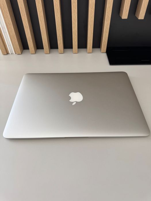 MacBook Air 13” (2017) – i5 / 8GB RAM / 128GB SSD