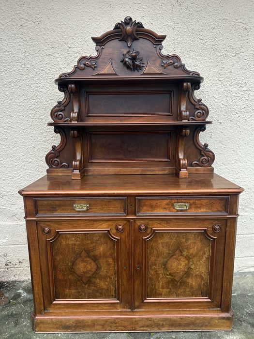 Антикварен бюфет/сервант от орех.