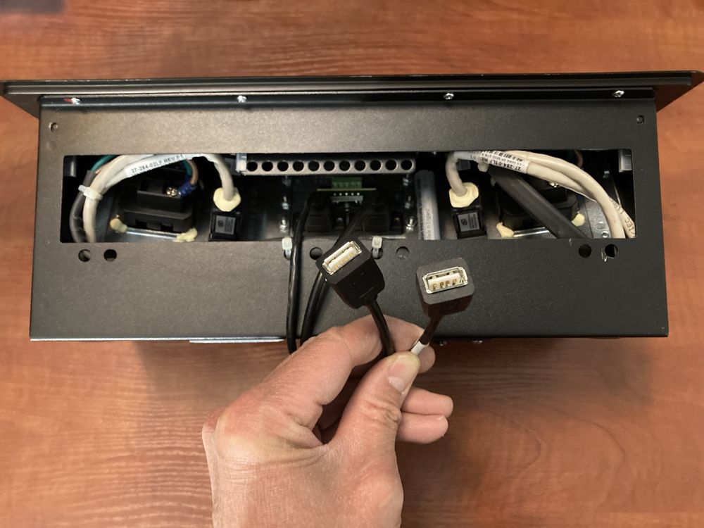 Архитектурный лючок Extron HSA 402