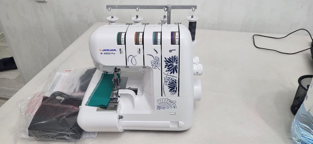 Продаю оверлок,(Jaguar M-4982D Pro)Белый,Абсолютно новый.