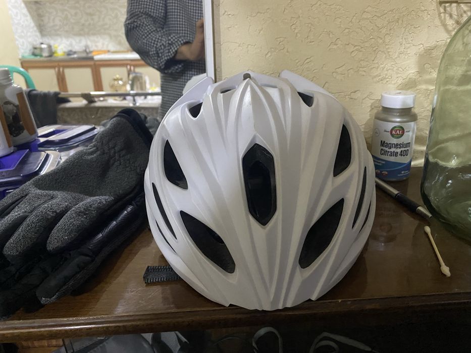 Велошлем Stern белого цвета, размер регулируется