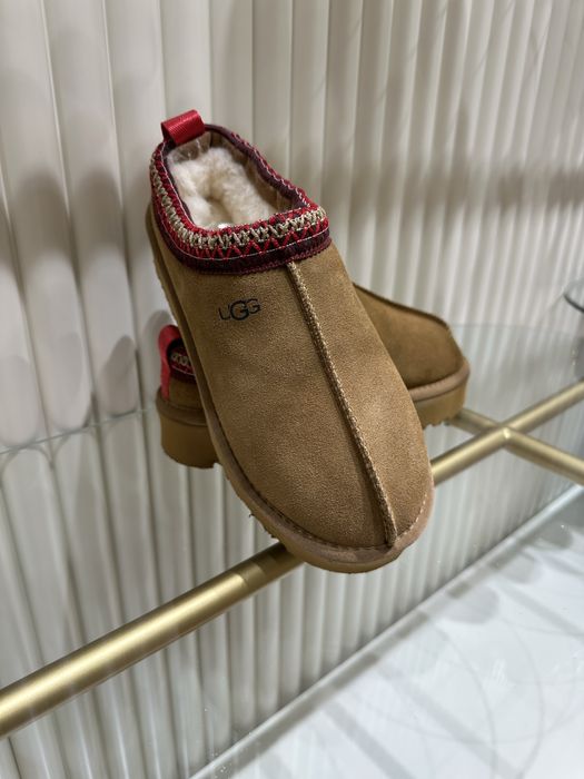 Продам угги новые